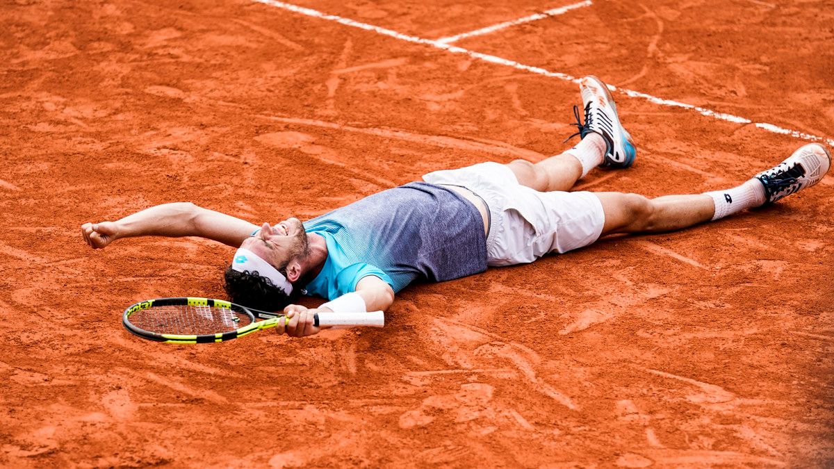marco-cecchinato-beats-djokovic.jpg