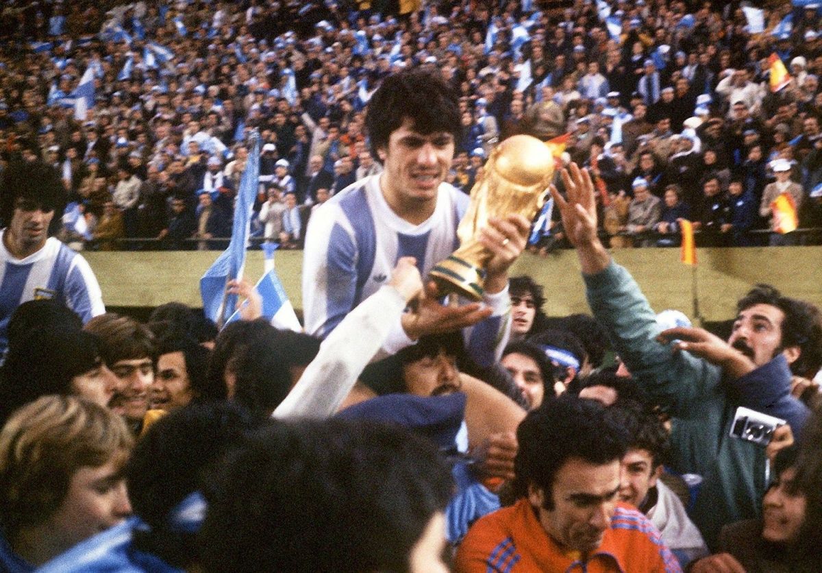 WORLD CUP-1978-ARG-PASSARELLA-TROPHY