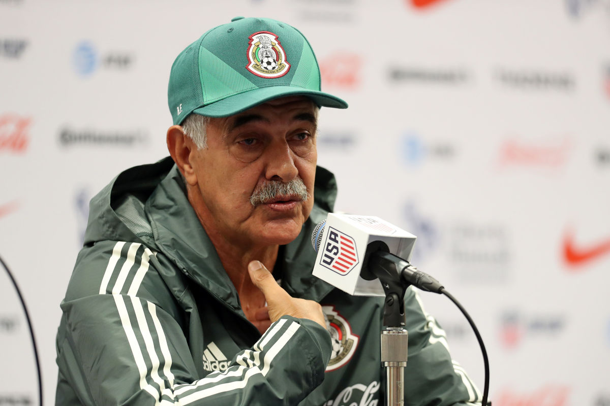 mexico-training-and-press-conference-5b9c68065475b9746d000001.jpg