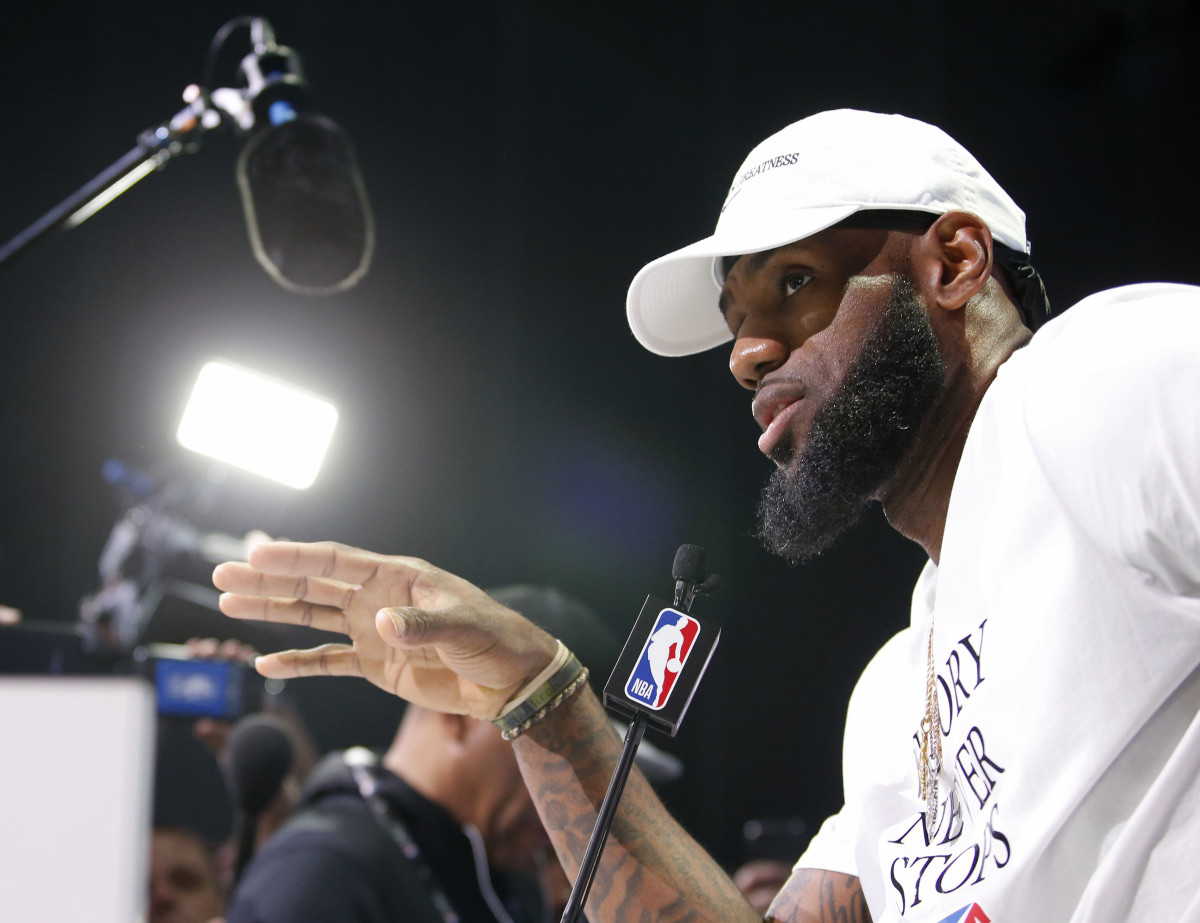 lebron_james_press_conference_.jpg