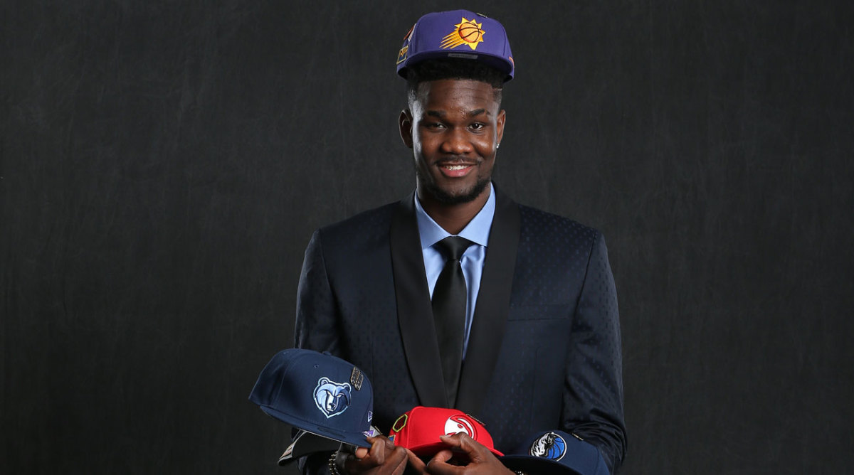 deandre-ayton-suns-hats.jpg