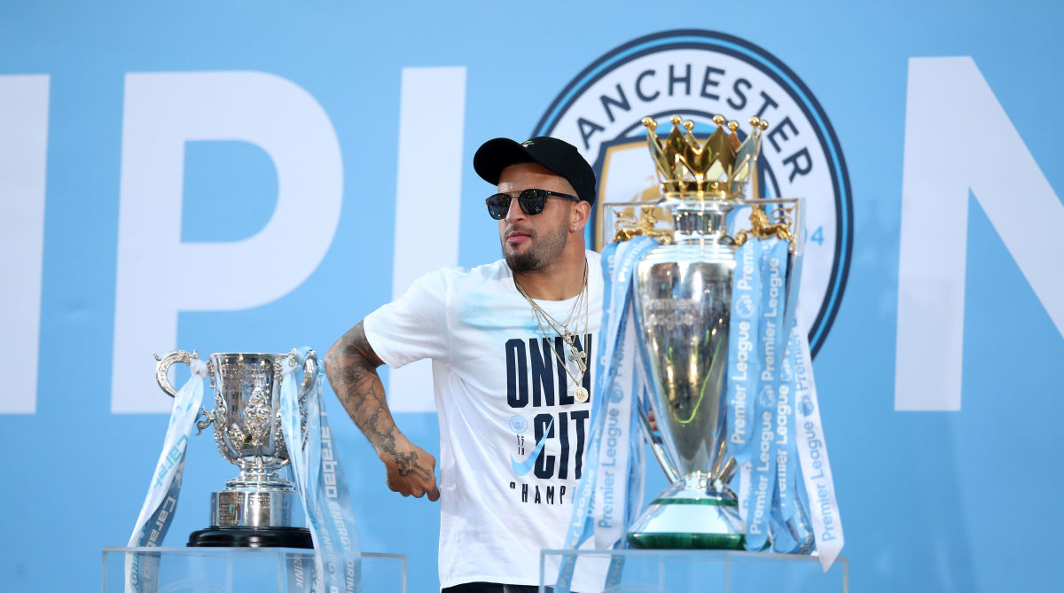 manchester-city-trophy-parade-5b0a768773f36c87ab000001.jpg