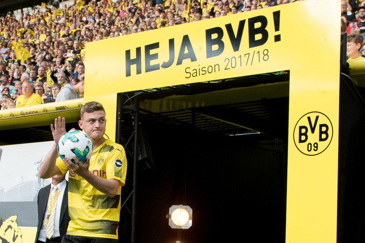 borussia-dortmund-season-opening-2017-2018-5bacea0f9e8b988b35000001.jpg