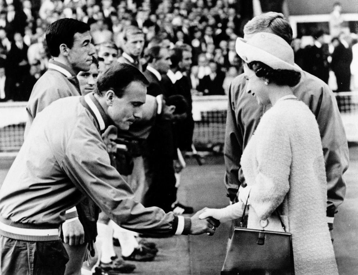 english-defender-george-cohen-with-teammate-goalk-5b097dfaf7b09dd283000006.jpg