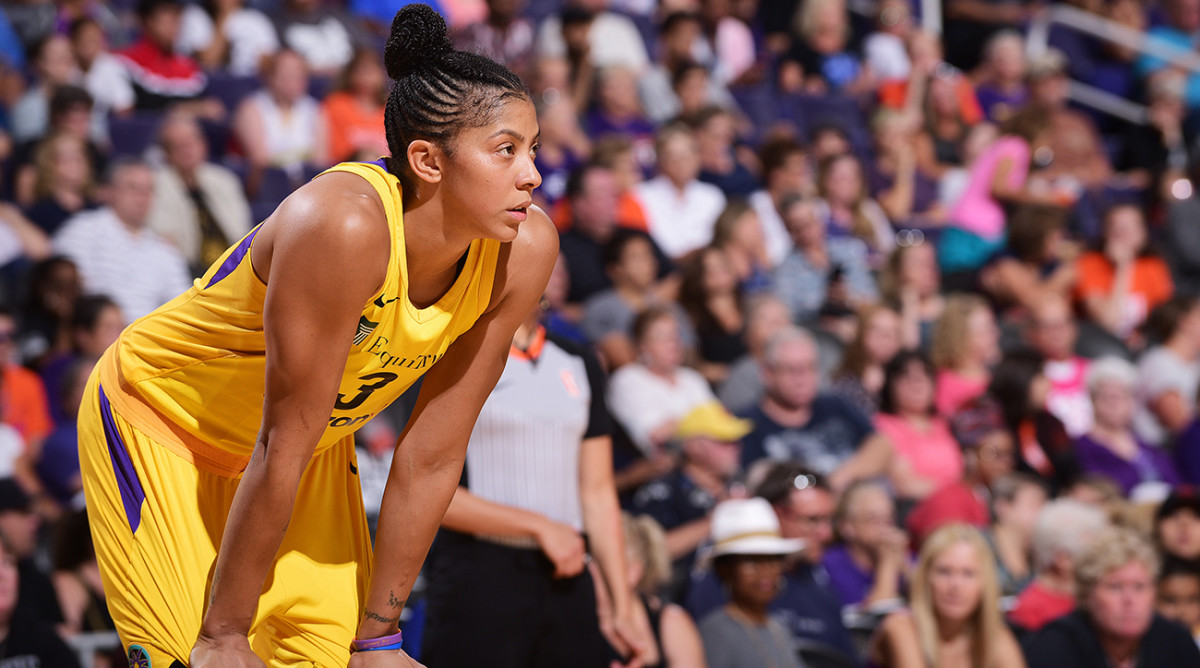 candace_parker_holding_shorts.jpg