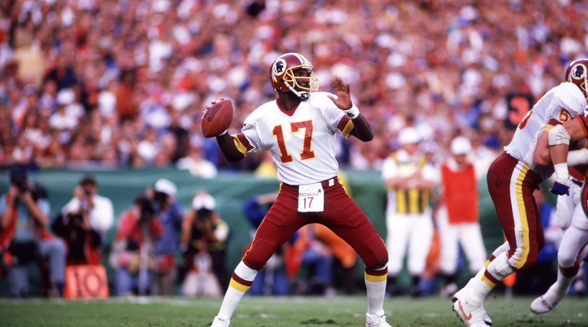 Williams set a Super bowl record with four touchdown passes in one quarter.