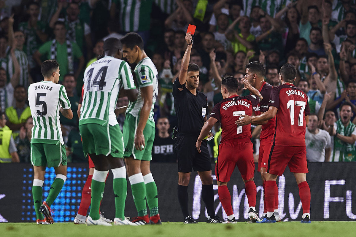 real-betis-balompie-v-sevilla-fc-la-liga-5c2a0eb8a28a0339e0000030.jpg