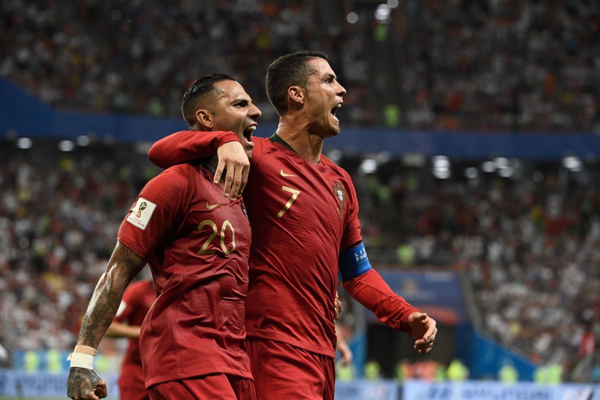 topshot-fbl-wc-2018-match35-iri-por-5b3564bbf7b09db28700001f.jpg