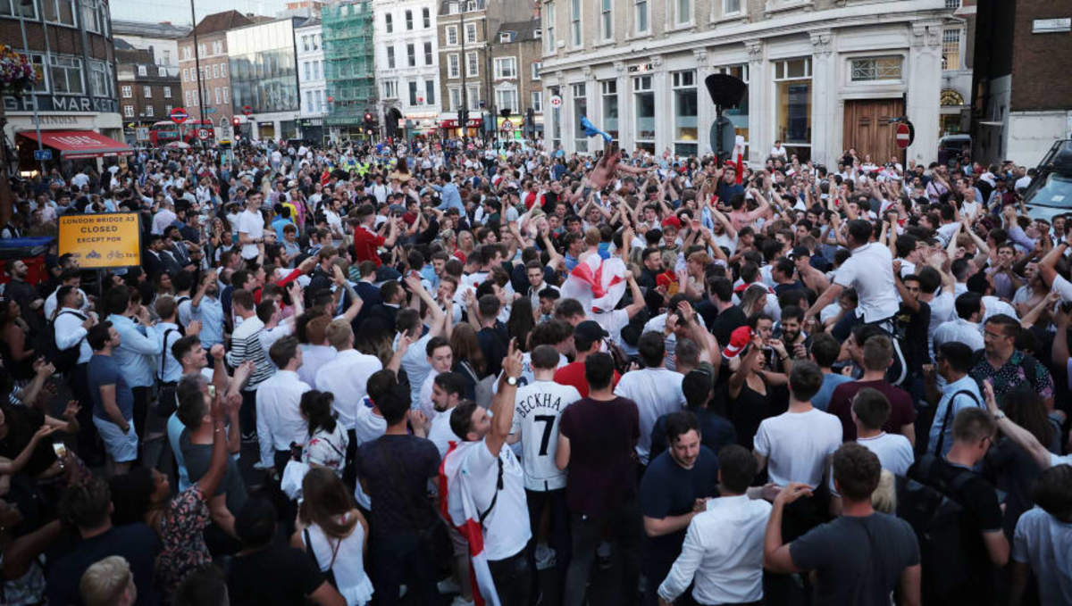 football-fans-watch-england-take-on-belgium-in-the-world-cup-5b36275973f36cef8100002f.jpg