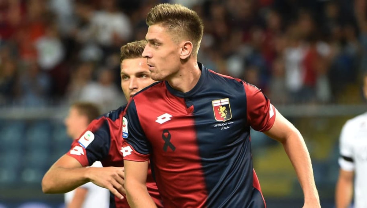 Barcelona Eyeing Move for Prolific Genoa Striker Krzysztof Piatek