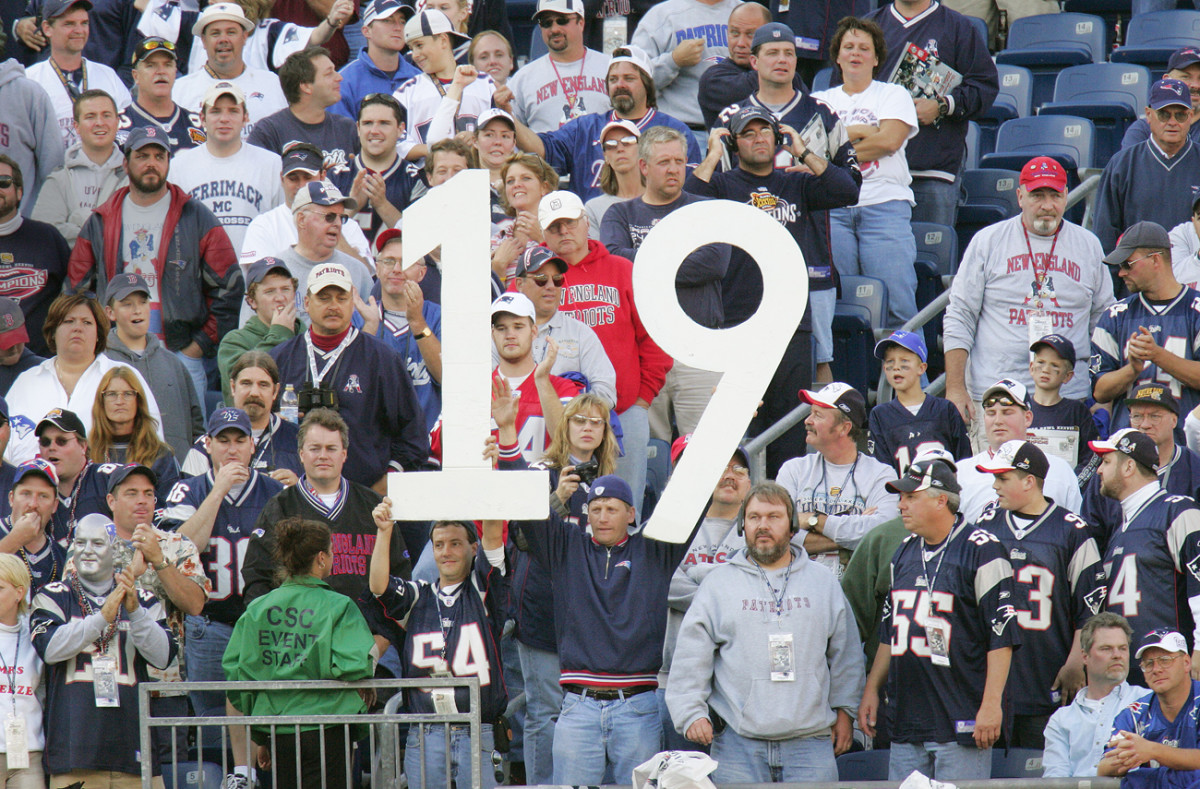peter-king-19-0-patriots-sign.jpg