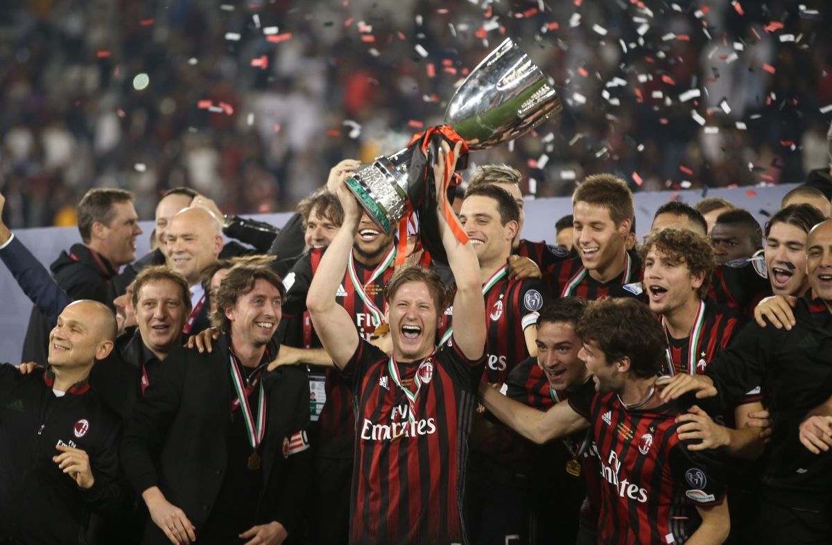 ac-milan-v-juventus-fc-2016-italian-super-cup-5c07d1f49ed295ca22000001.jpg