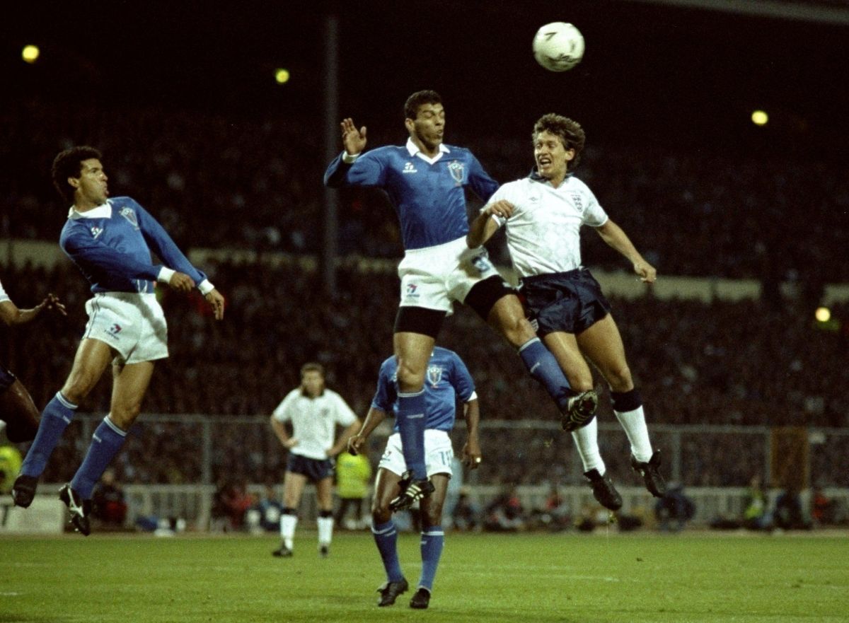 gary-lineker-of-england-and-mozer-of-brazil-5b1d3820347a026d1c000005.jpg