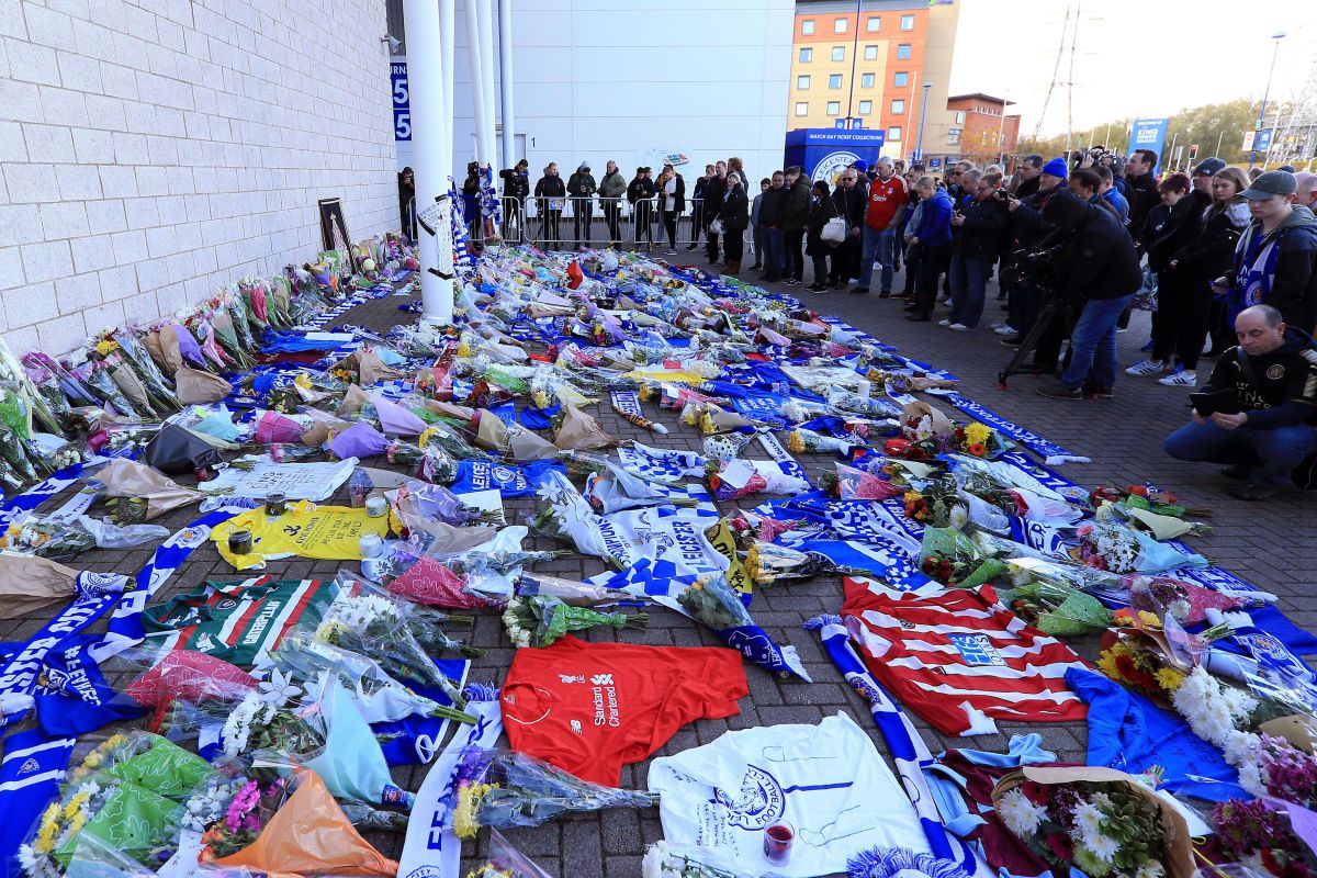 mourners-pay-tribute-after-helicopter-crash-at-king-power-stadium-in-leicester-5bd6d8d47832461e19000022.jpg