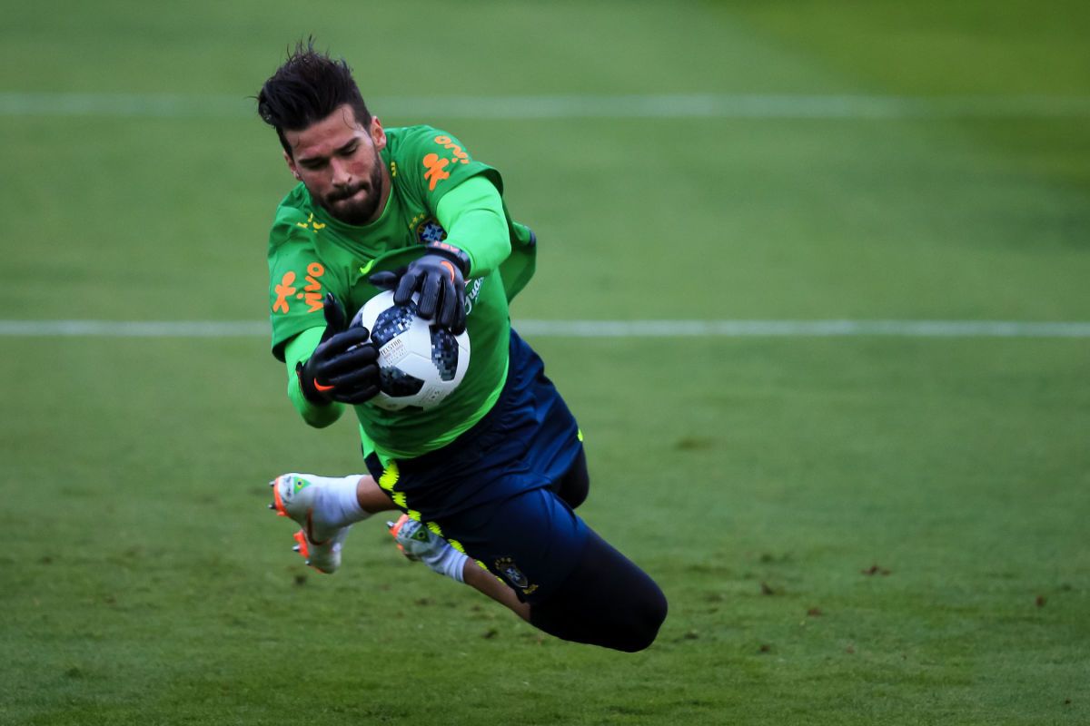 team-brazil-training-camp-granja-comary-5b26345d73f36c697a000004.jpg