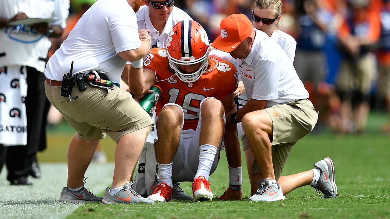 With Lawrence Injury Can Clemson Overcome QB Problem Sports Illustrated