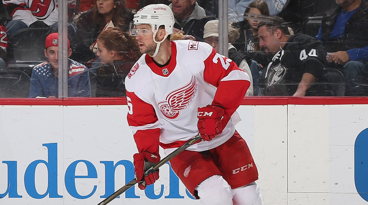 mike-green-red-wings-spine-surgery.jpg
