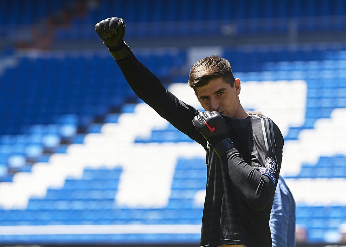 real-madrid-unveil-new-signing-thibaut-courtois-5b6ca888480dbf7040000074.jpg