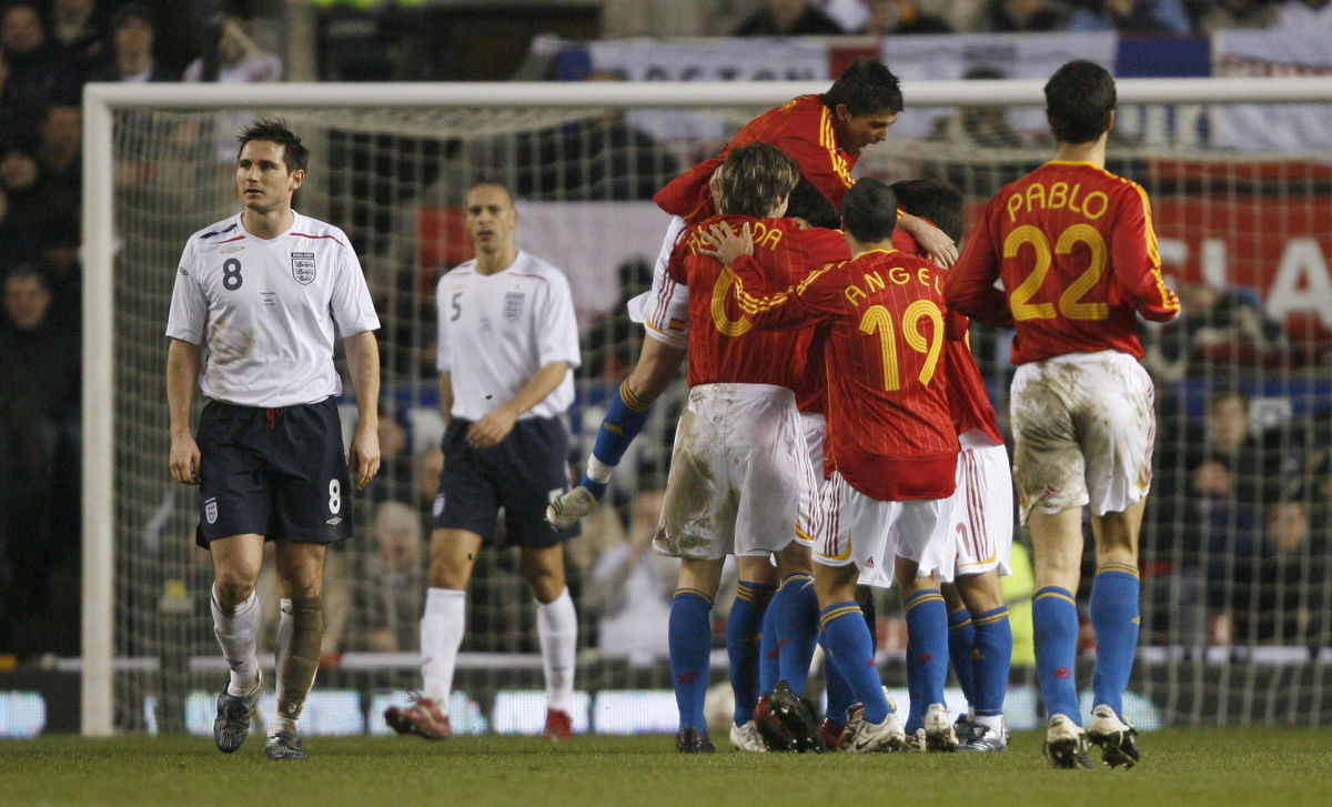 england-s-frank-lampard-l-looks-deject-5b913884344cd83566000007.jpg