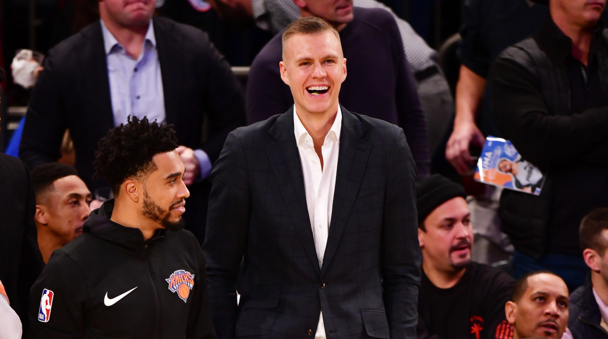 kristaps-porzingis-knicks-bench-smile.jpg