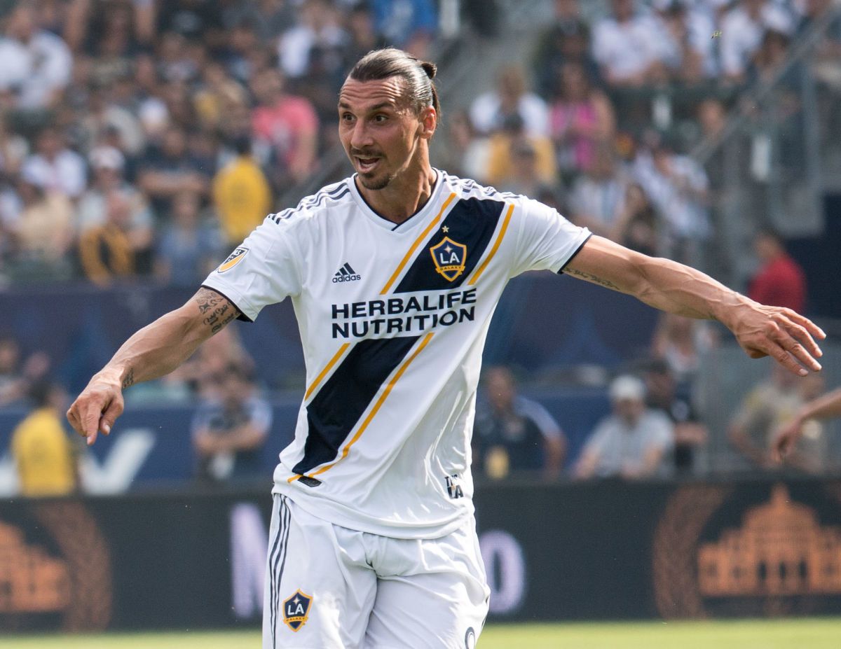 mls-soccer-los-angeles-galaxy-v-houston-dynamo-5c10e0e50e29cb69ec00000c.jpg