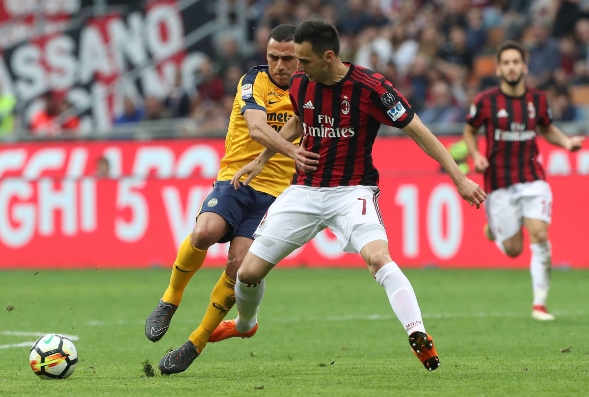 ac-milan-v-hellas-verona-fc-serie-a-5b4b60e77134f683f3000011.jpg