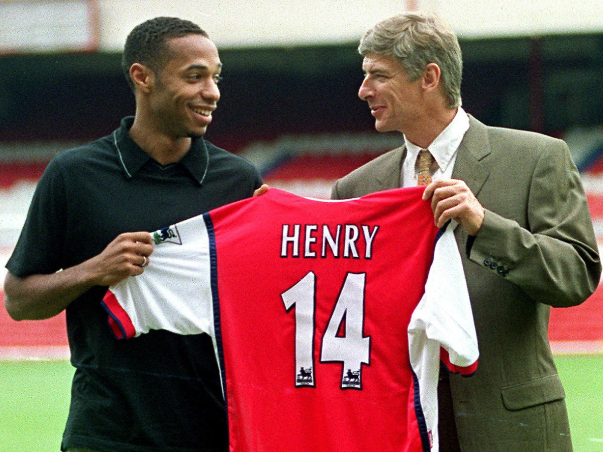 wenger-signs-thierry-henry.jpg