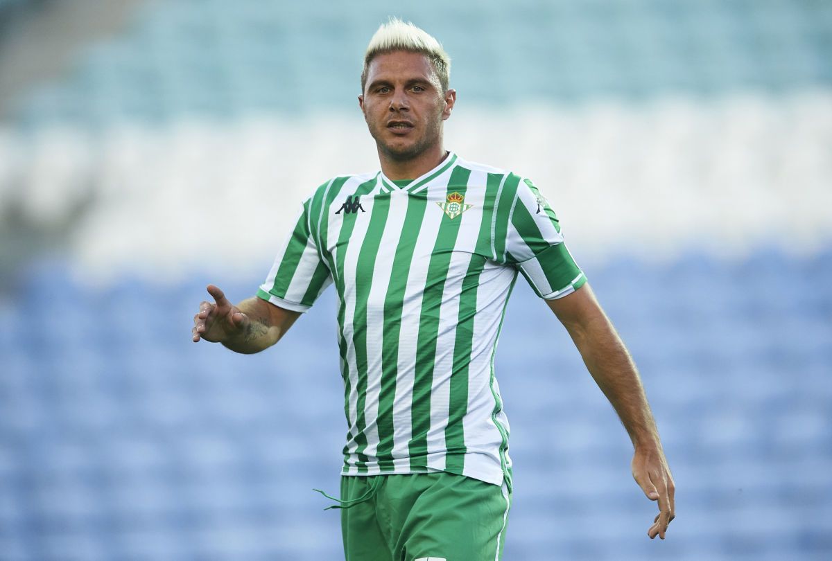 olympique-marseille-v-real-betis-pre-season-friendly-5b5c38cf7134f6ae26000005.jpg