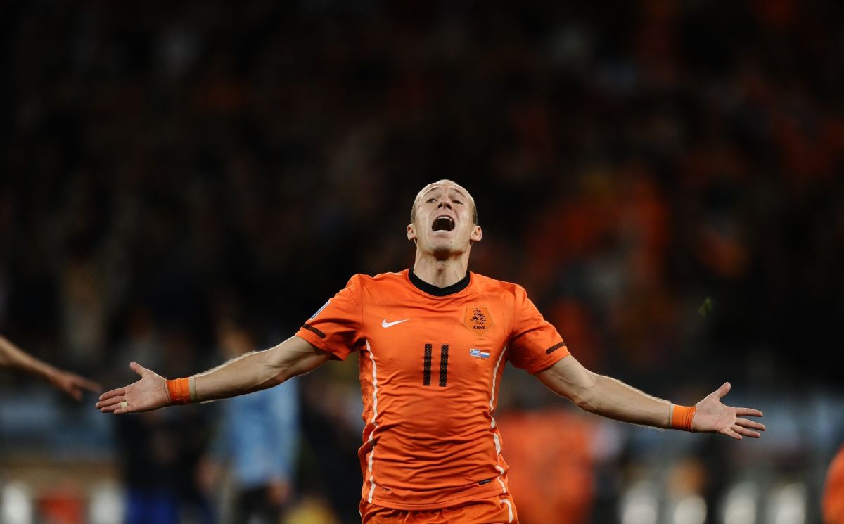 netherlands-striker-arjen-robben-celebr-5b1aba2c7134f682cb000001.jpg
