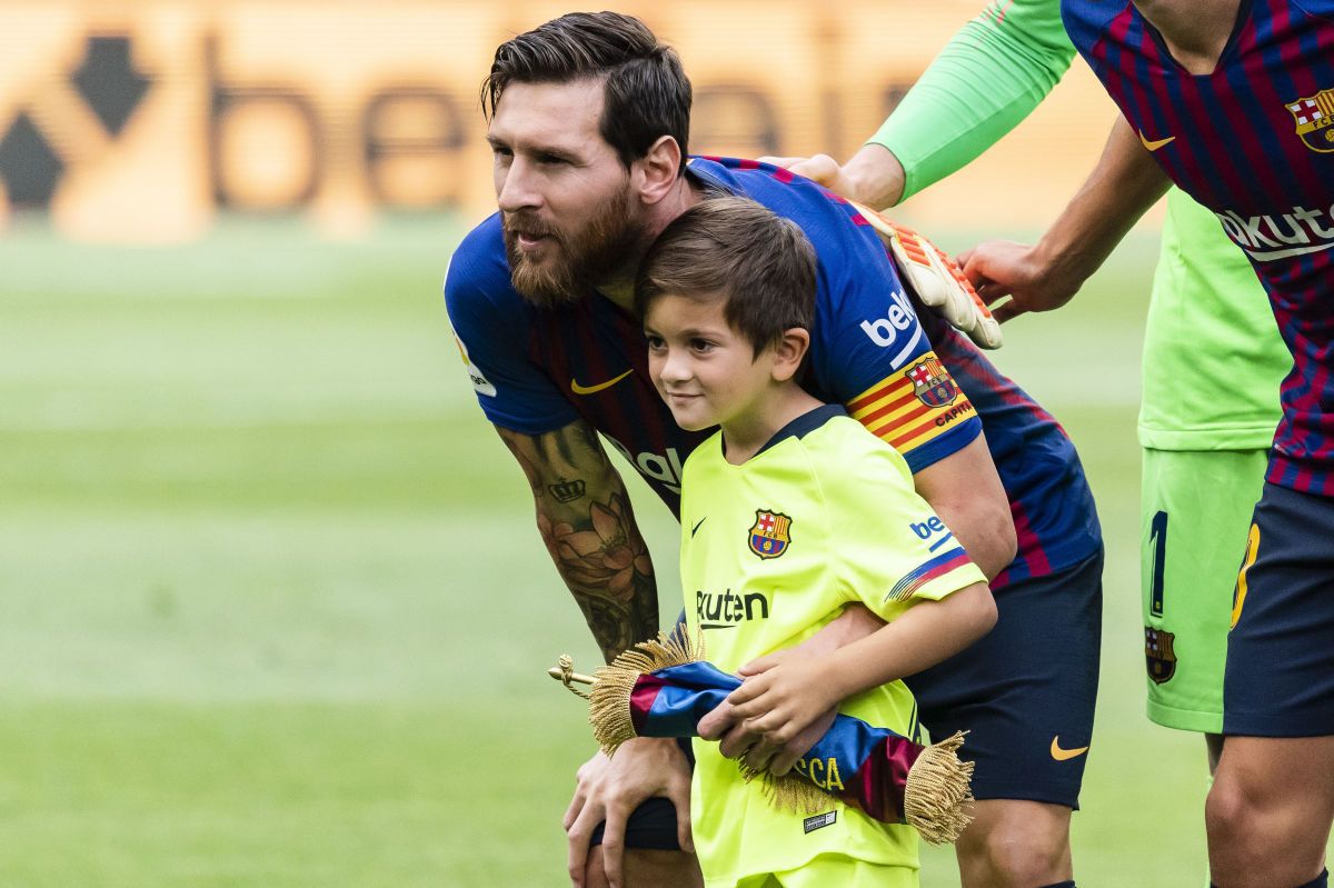fc-barcelona-v-sd-huesca-la-liga-5bfbeaad14d2144a64000011.jpg