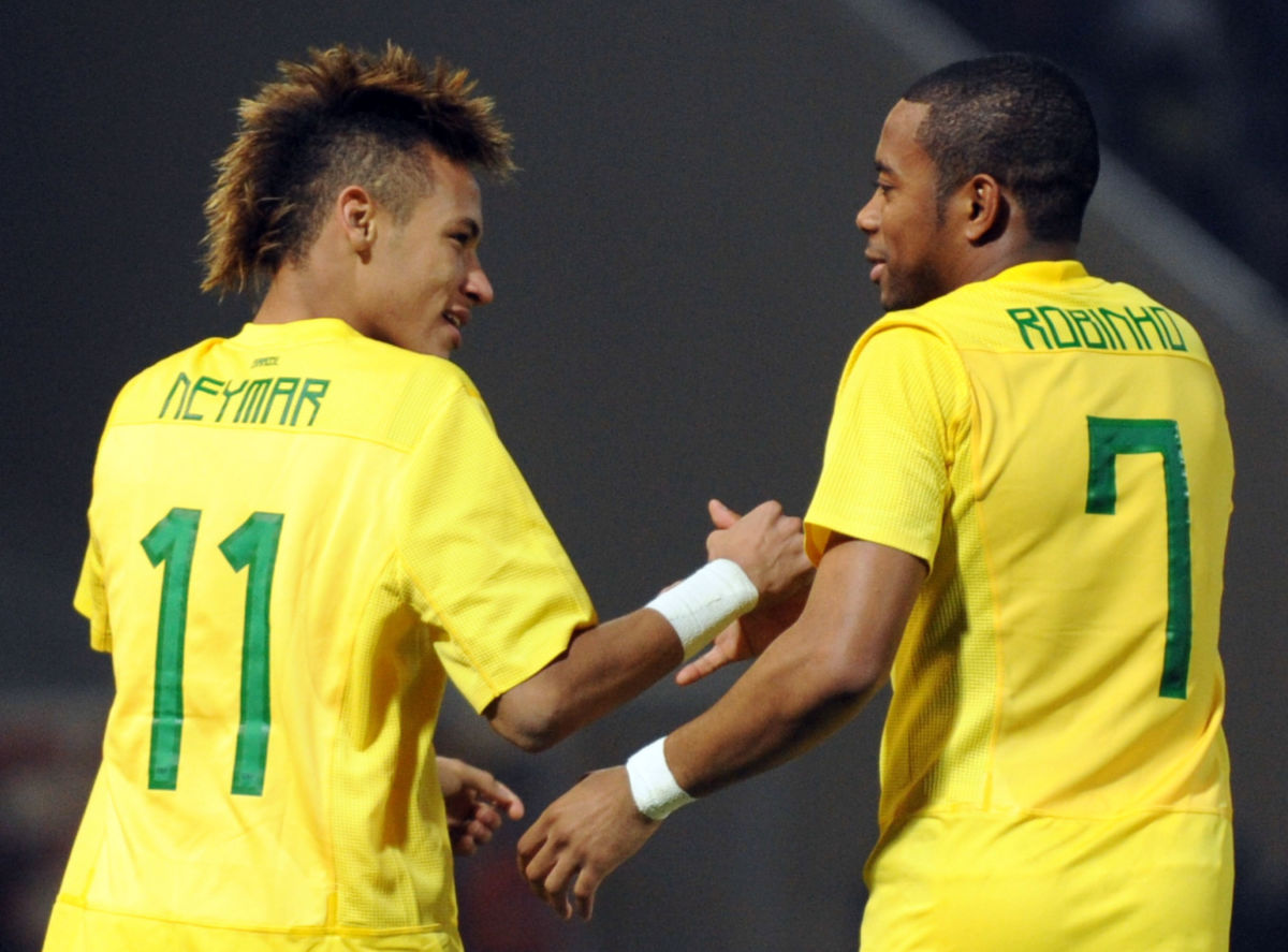 brazilian-forward-neymar-l-celebrates-5afab0a9f7b09d5317000003.jpg
