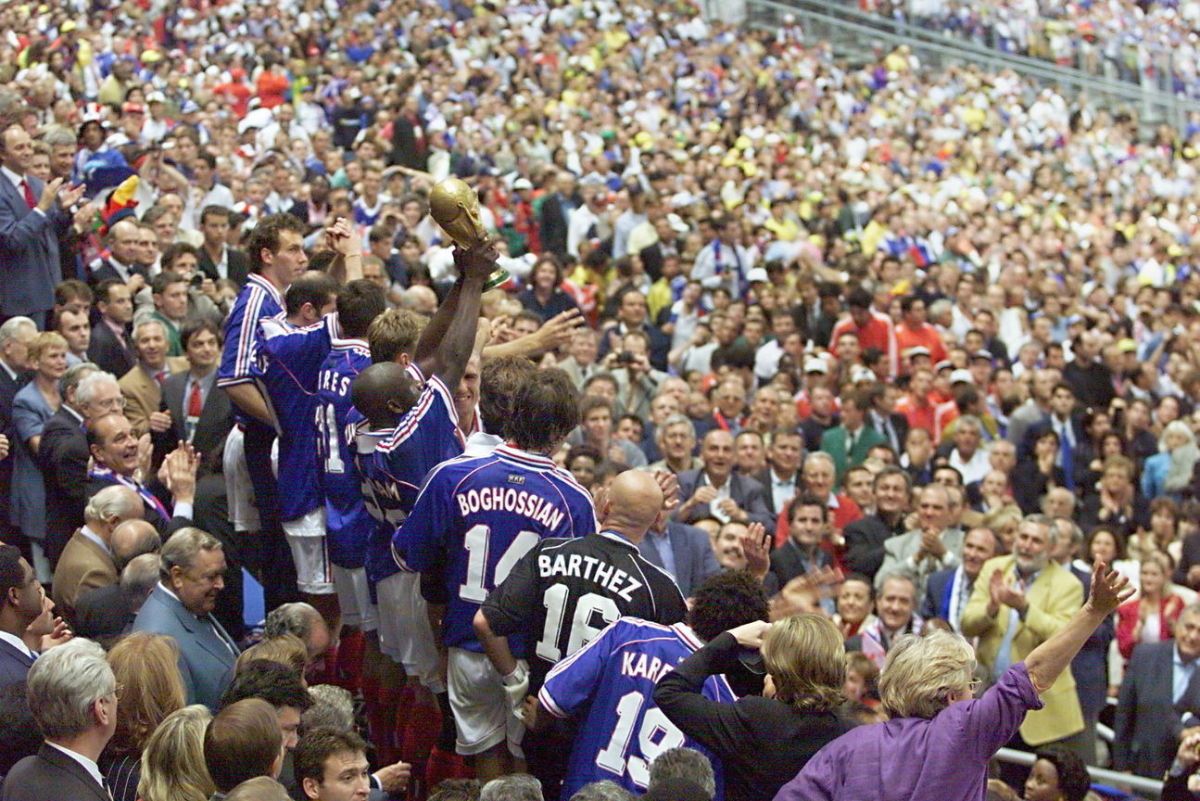 cup-fr98-bra-fra-team-trophy-5af9a0a5f7b09dbc13000001.jpg