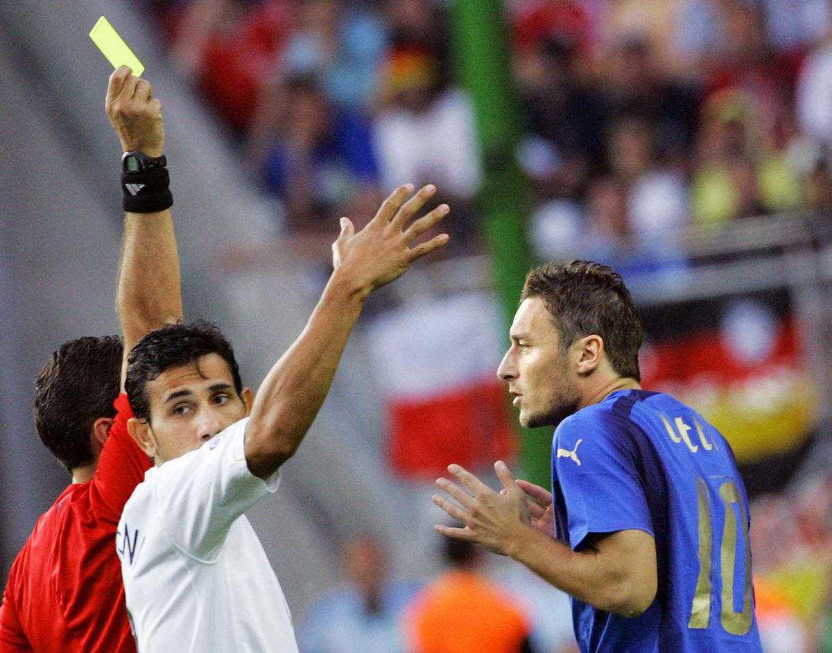 uruguayan-referee-jorge-larrionda-gives-5b263137f7b09de459000001.jpg
