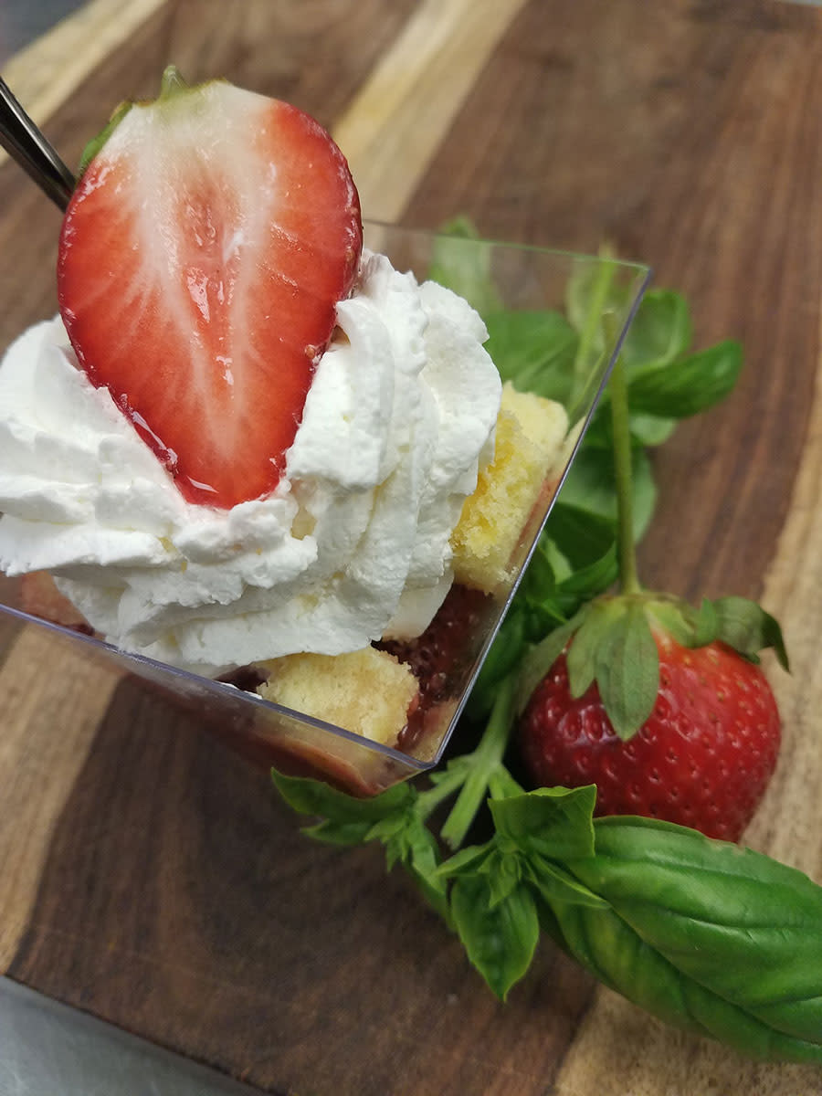 Mini-Strawberry-Shortcake-nhl-all-star-food.jpg