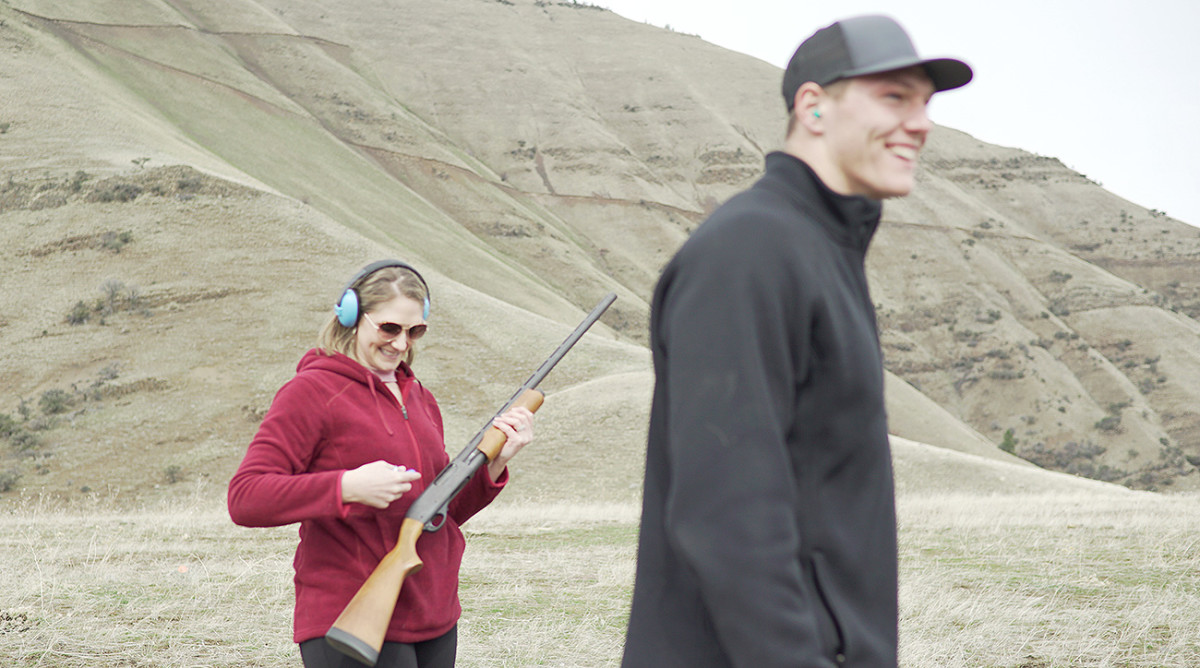 Leighton Vander Esch (right) with his older sister Christon.