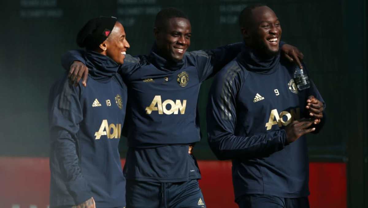 manchester-united-training-and-press-conference-5bd46f8a23006a178200000e.jpg