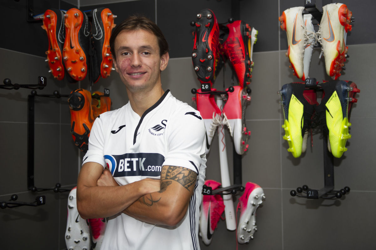 swansea-city-unveil-new-signing-bersant-celina-5b616dfc00c26ac8c1000005.jpg
