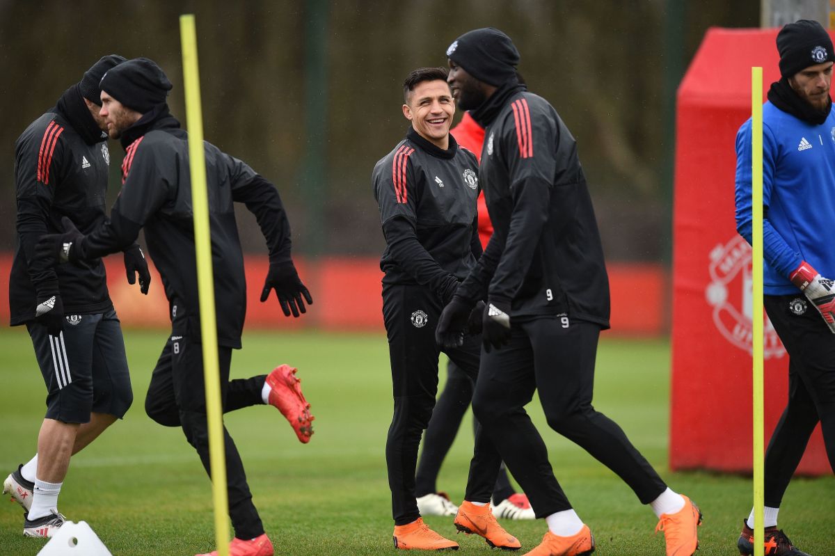 fbl-eur-c1-man-utd-training-5b378e2e7134f6654400004c.jpg