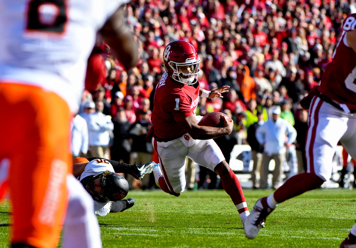 Oklahoma QB Kyler Murray (1) during a game vs. Oklahoma State