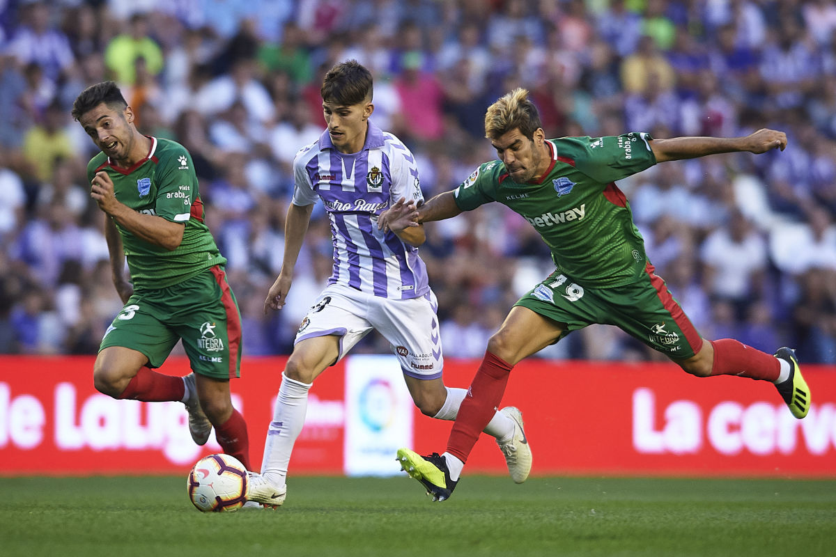 real-valladolid-cf-v-deportivo-alaves-la-liga-5ba381ba55f799e8df000001.jpg
