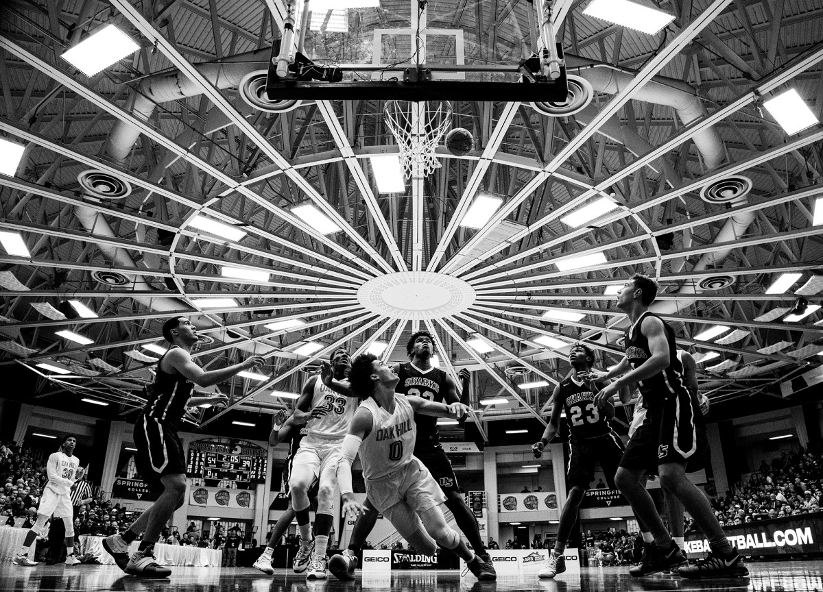 Oak Hill Academy vs. NSU University School compete in the 2018 Spalding HIgh School Hoop Hall Classic