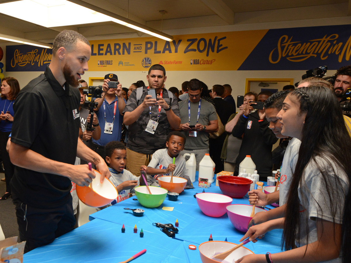 steph-curry-giving-back.jpg