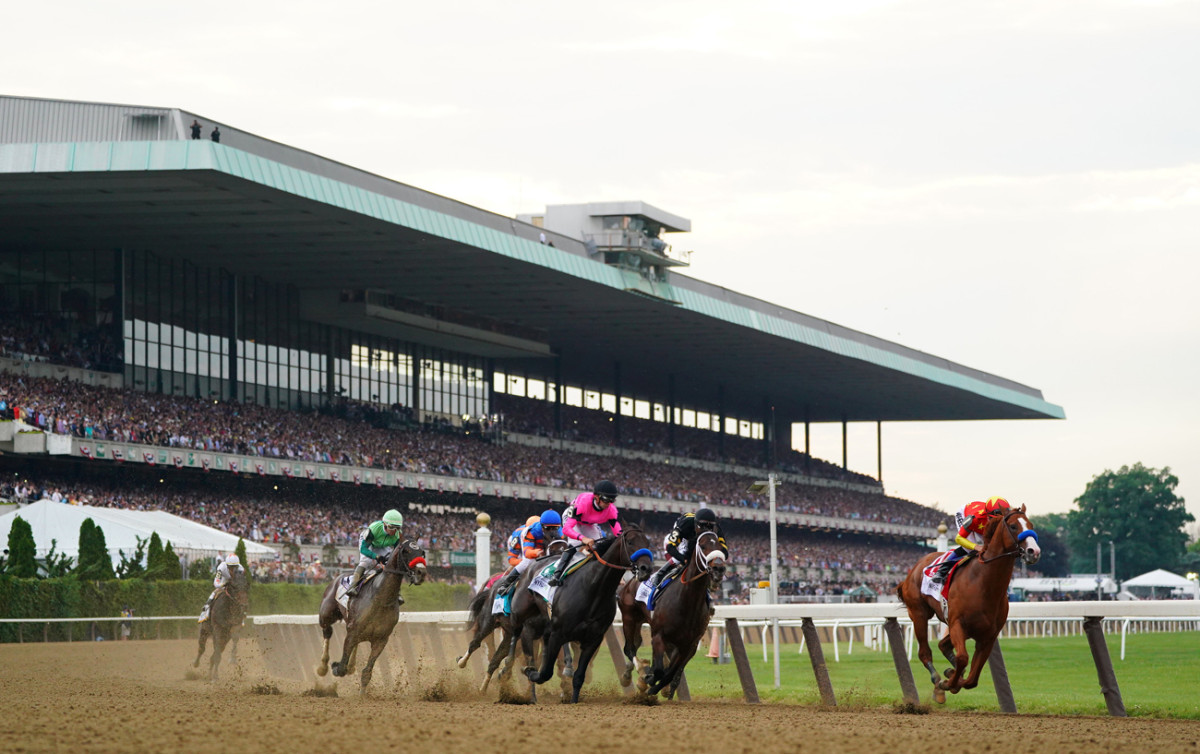 And Gronkowski (6) immediately drops far back field ...