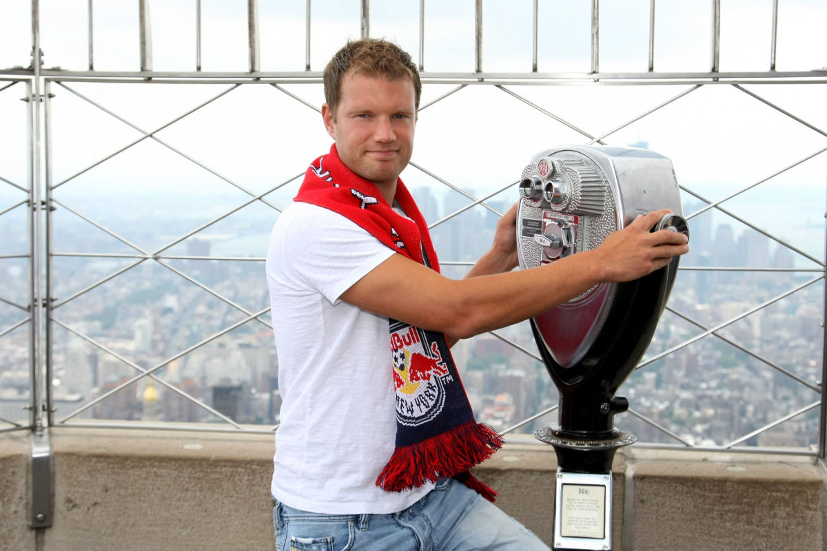 teemu-tainio-of-the-new-york-red-bulls-visits-the-empire-state-building-5b1a5fb03467aca8cd000002.jpg
