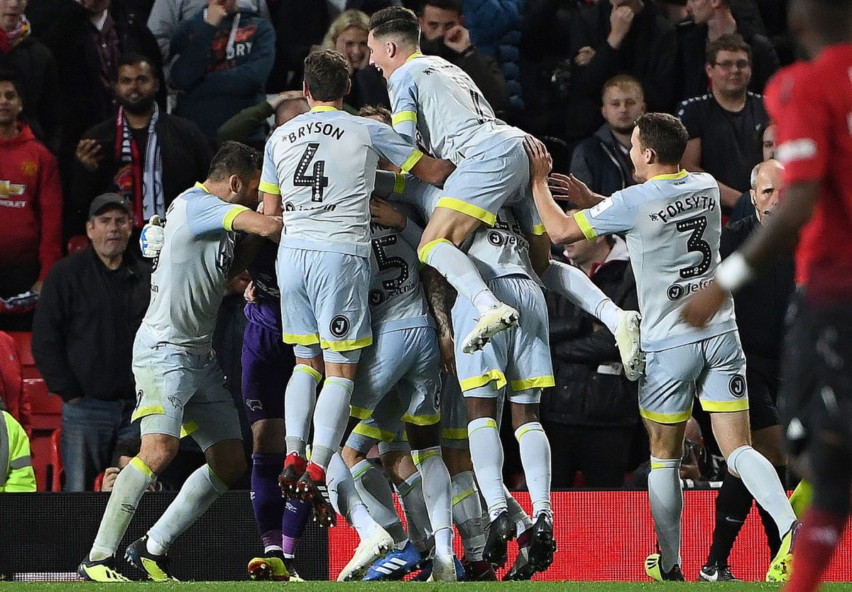 fbl-eng-lcup-man-utd-derby-5baaa6ca331b46220c00000f.jpg