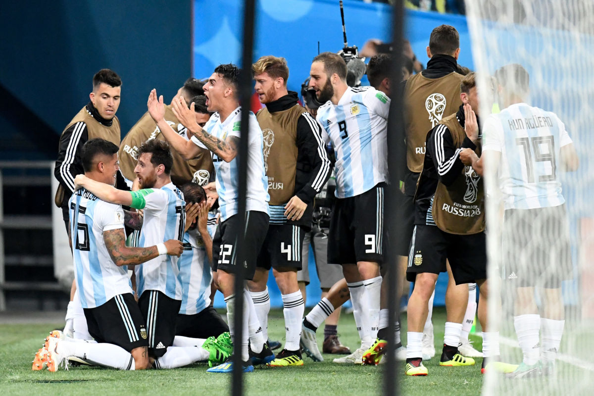 topshot-fbl-wc-2018-match39-ngr-arg-5b474edff7b09d16b6000007.jpg