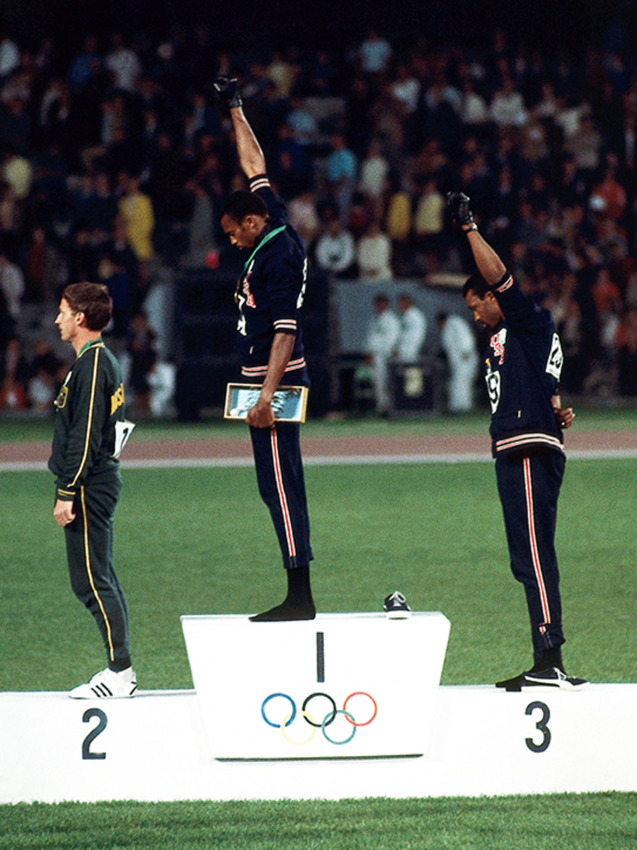 smith-carlos-fists-leadtall-724-3.jpg