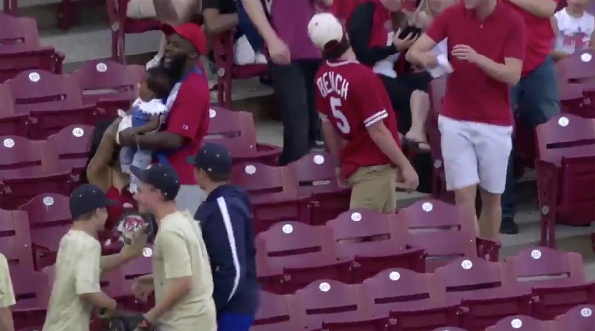 Fan grabs foul ball baby video Fan reached backwards for catch
