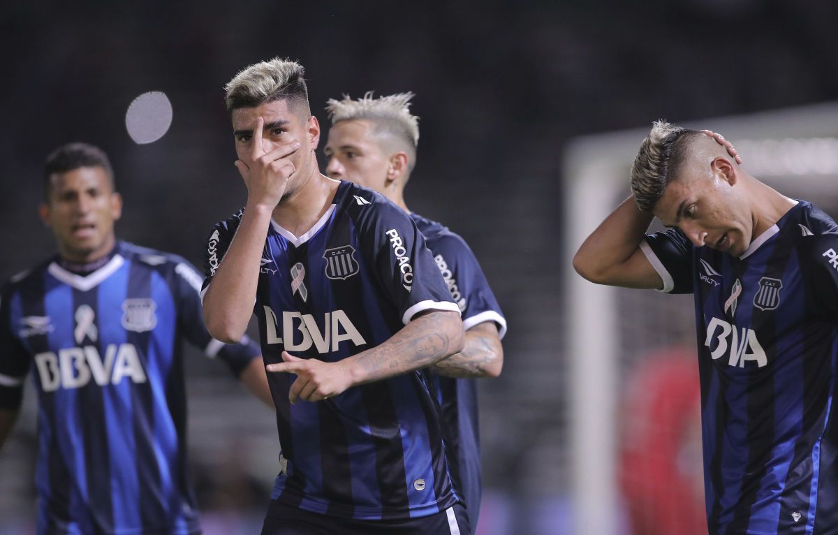 talleres-v-river-plate-superliga-2017-18-5b57de833467ac1706000006.jpg