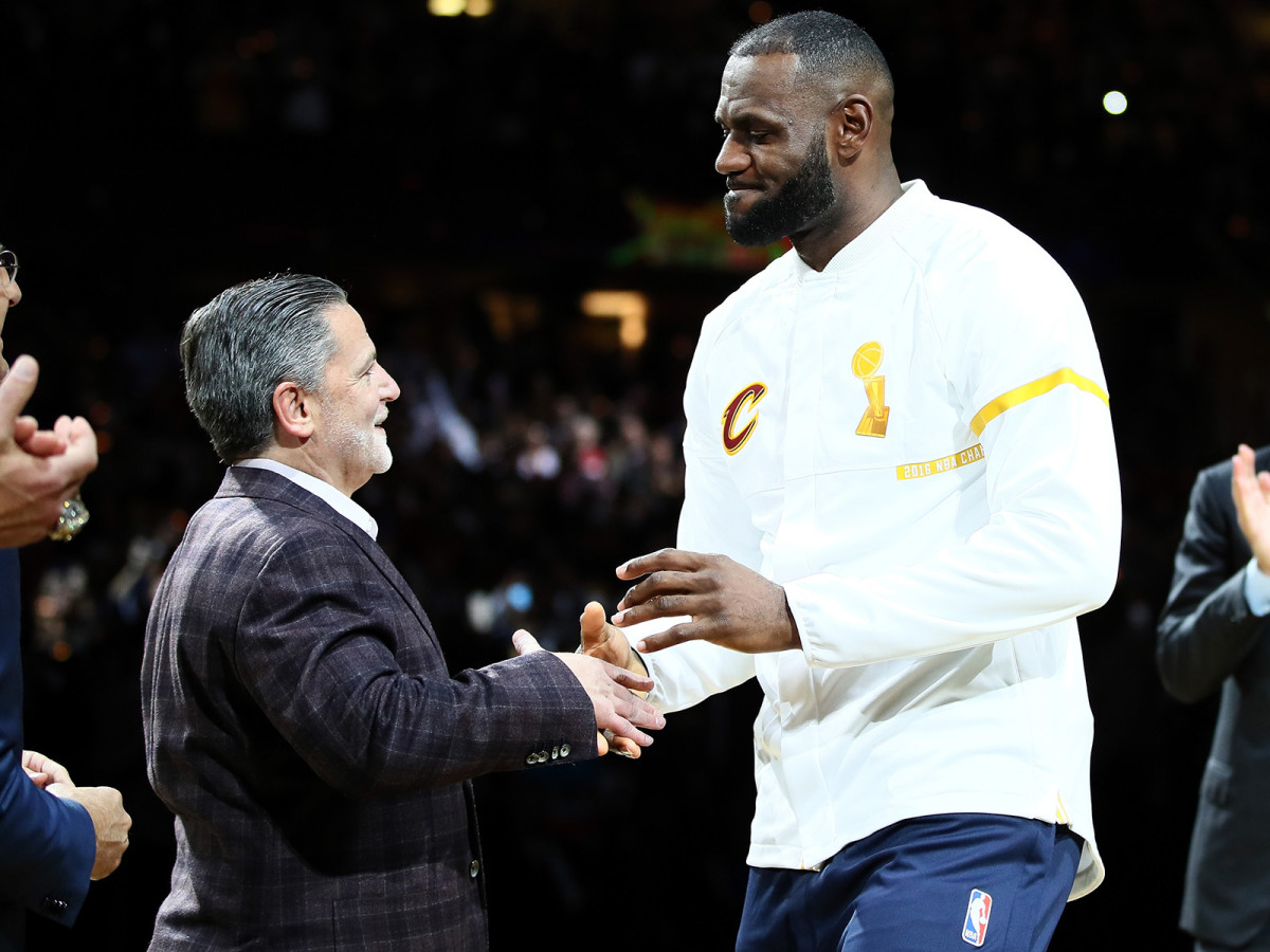 lebron-dan-gilbert.jpg